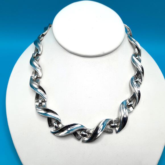 Vintage Trifari Choker Necklace, Silver Rhodium Plated, 1960s Jewelry - Picture 7 of 11
